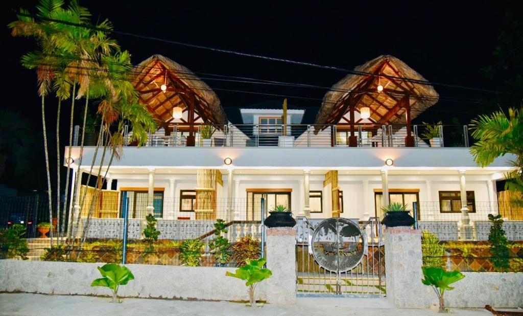 Sea Splash Self Catering And La Petite Maison Grand Anse  Εξωτερικό φωτογραφία