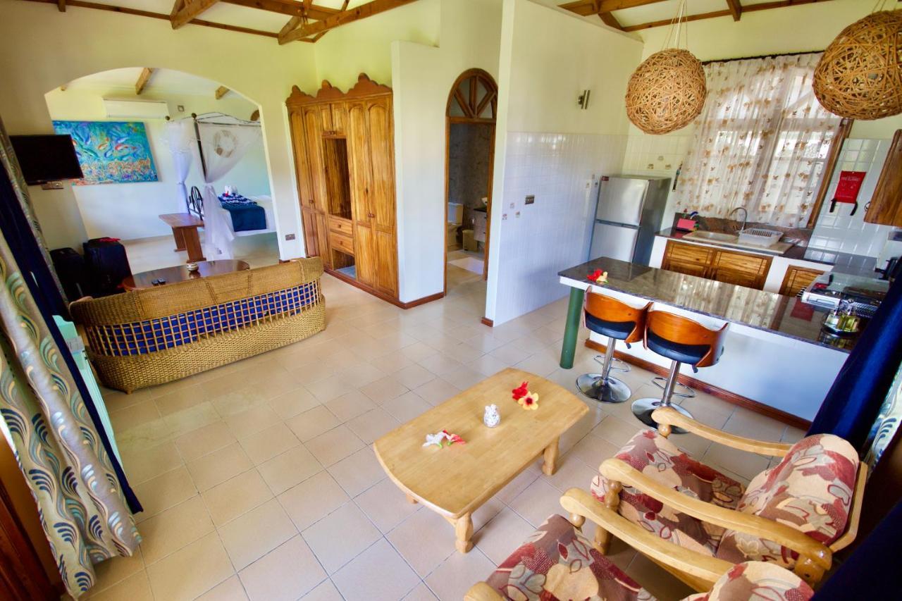 Sea Splash Self Catering And La Petite Maison Grand Anse  Εξωτερικό φωτογραφία