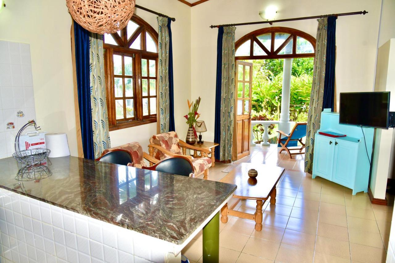 Sea Splash Self Catering And La Petite Maison Grand Anse  Εξωτερικό φωτογραφία